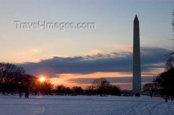 usa1347: Washington, D.C., USA: Washington Monument at sunset - erected between 1848 and 1884 in tribute to George Washington's role during the colonial rebellion / American Revolution - National Mall, Constitution Ave. and 15th Streets NW - photo by C.Lovell - (c) Travel-Images.com - Stock Photography agency - Image Bank