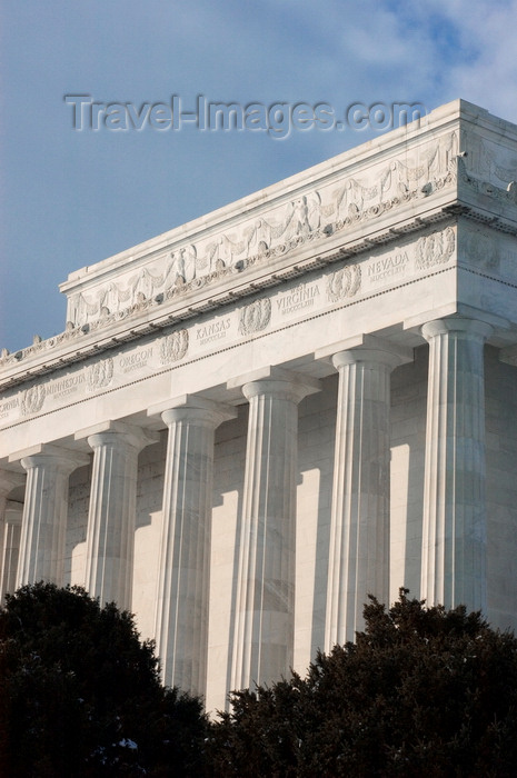 usa1357: Washington, D.C., USA: Lincoln Memorial - Doric columns of the peristyle - in the frieze, are the state names, separated by double wreath - the cornice shows a scroll interspersed with lions' heads and ornamented with palmetto cresting - National Mall - photo by C.Lovell - (c) Travel-Images.com - Stock Photography agency - Image Bank