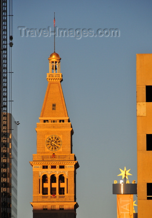 usa1372: Denver, Colorado, USA: Daniels & Fisher Tower - modeled on the campanile of St. Mark's Cathedral in Venice - blond brick and terracotta trim - Seth-Thomas clock - architects Frederick J. Sterner and George H. Williamson - 16th Street Mall and Arapahoe Street, CBD - photo by M.Torres - (c) Travel-Images.com - Stock Photography agency - Image Bank