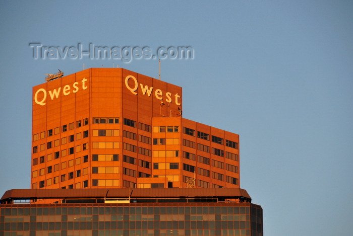 usa1374: Denver, Colorado, USA: 1801 California Street - Qwest Tower - late-modernist skyscraper architecture by Metz, Train and Youngren - 18th and Stout Streets, CBD - top of the MCI Building / 707 17th Street in the foreground - photo by M.Torres - (c) Travel-Images.com - Stock Photography agency - Image Bank