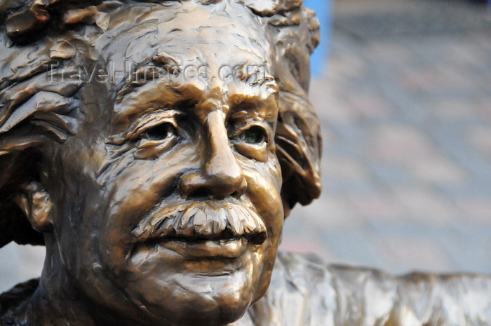 usa1381: Vail, Eagle County, Colorado, USA: Albert Einstein statue on a bench - photo by M.Torres - (c) Travel-Images.com - Stock Photography agency - Image Bank