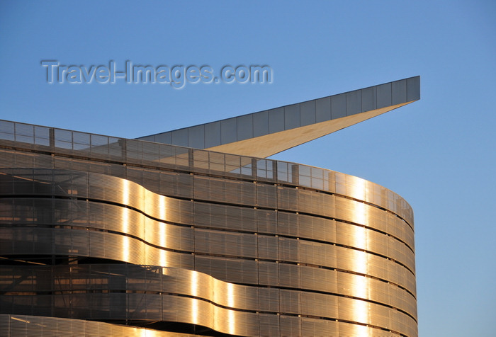 usa1391: Denver, Colorado, USA: Colorado Convention Center - triangular roof and undulating façade - photo by M.Torres - (c) Travel-Images.com - Stock Photography agency - Image Bank