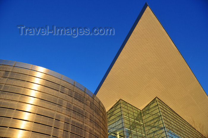 usa1395: Denver, Colorado, USA: Colorado Convention Center - angular roof blade reaching for the sky - metal and glass façade - designed by Curtis W. Fentress - photo by M.Torres - (c) Travel-Images.com - Stock Photography agency - Image Bank