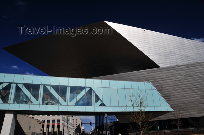 usa1401: Denver, Colorado, USA: Denver Art Museum - geometry as ornament - Frederic C. Hamilton building - Reiman pedestrian bridge over West 13th Avenue - truss structure - photo by M.Torres - (c) Travel-Images.com - Stock Photography agency - Image Bank