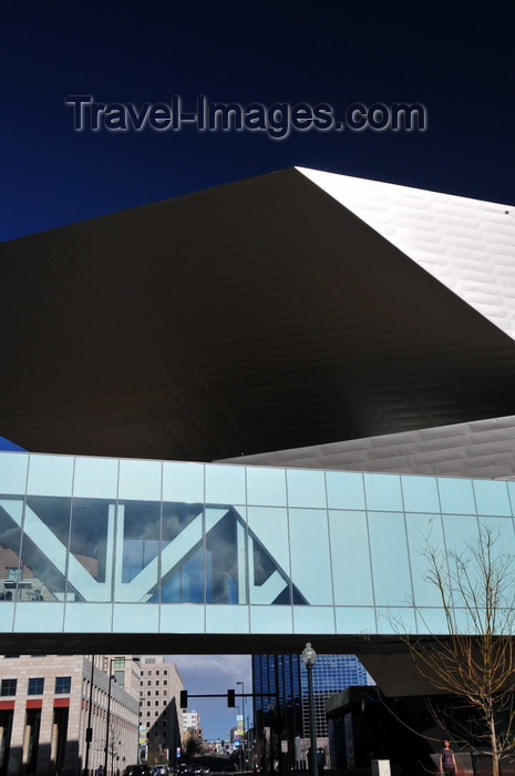 usa1402: Denver, Colorado, USA: Denver Art Museum - Frederic C. Hamilton building and pedestrian bridge to the Morgan Wing - bold architecture - Public Library in the background - photo by M.Torres - (c) Travel-Images.com - Stock Photography agency - Image Bank