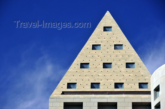 usa1408: Denver, Colorado, USA: Denver Public Library - pyramid roof with fake fenestration - deep blue sky - photo by M.Torres - (c) Travel-Images.com - Stock Photography agency - Image Bank