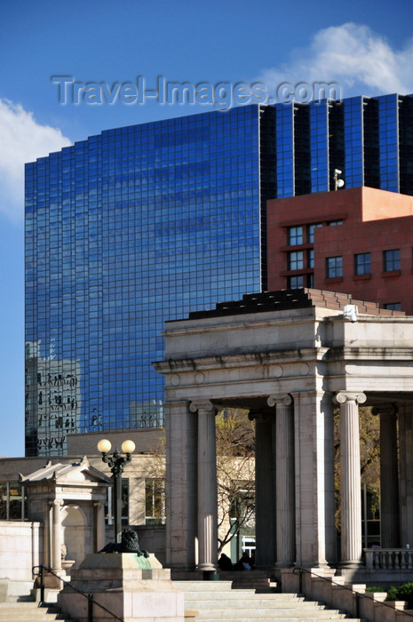 usa1420: Denver, Colorado, USA: ING Security Life Center tower and neo-classical detail of the Greek amphitheater in the Civic Center Park - photo by M.Torres - (c) Travel-Images.com - Stock Photography agency - Image Bank