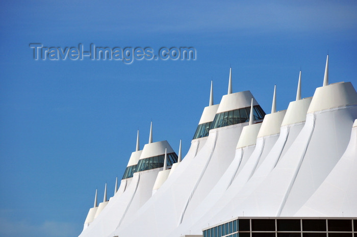 usa1439: Denver, Colorado, USA: Denver International Airport - Elrey B Jeppesen terminal - tensile fiberglass roof supported by 34 steel masts, inspired in the snow-capped Rocky Mountains - designed by Curtis W. Fentress, of Fentress Bradburn Architects - photo by M.Torres - (c) Travel-Images.com - Stock Photography agency - Image Bank