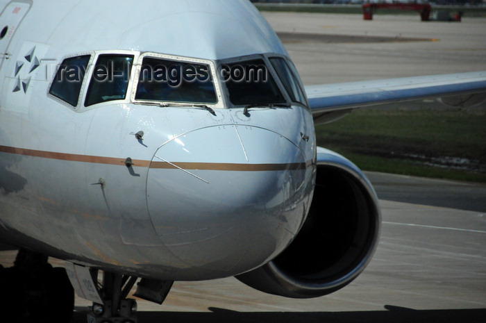 usa1445: Denver, Colorado, USA: Denver International Airport - nose of United - Continental Boeing B757-200 N17128 cn 27567 - Star Alliance logo - photo by M.Torres - (c) Travel-Images.com - Stock Photography agency - Image Bank