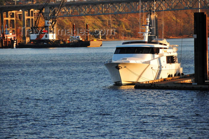 usa145: Portland, Oregon, USA: yacht on the Willamette River - Riverplace Marina - Marquam Bridge - photo by M.Torres - (c) Travel-Images.com - Stock Photography agency - Image Bank