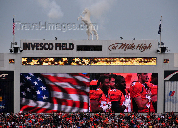 usa1450: Denver, Colorado, USA: Invesco Field at Mile High football stadium - rendition of the national anthem 'The Star-Spangled Banner' - Broncos' players facing the flag with the right hand over the heart - stadium screen - photo by M.Torres - (c) Travel-Images.com - Stock Photography agency - Image Bank
