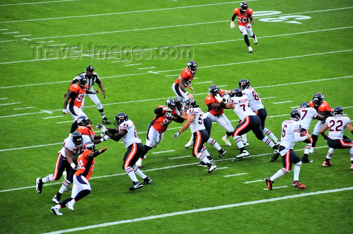usa1452: Denver, Colorado, USA: Invesco Field at Mile High football stadium - NFL game - Denver Broncos vs. Chicago Bears - the quarterback (nr 6) searching for an angle to throw a pass - photo by M.Torres - (c) Travel-Images.com - Stock Photography agency - Image Bank