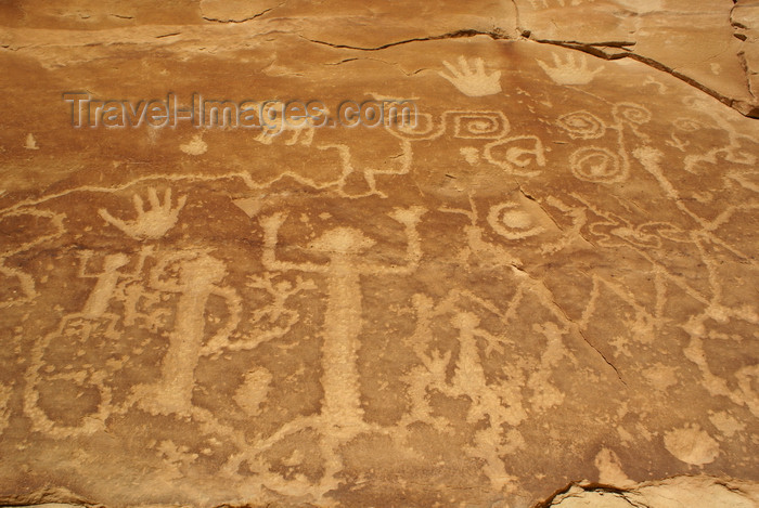 usa1470: Mesa Verde National Park, Montezuma County, Colorado, USA: densely packed Petroglyphs,at the end of the Petroglyph Point Trail - people, animals, hands and spirals - photo by A.Ferrari - (c) Travel-Images.com - Stock Photography agency - Image Bank