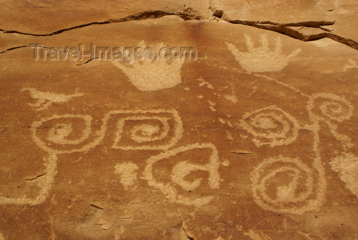 usa1472: Mesa Verde National Park, Montezuma County, Colorado, USA: Petroglyphs, at the end of the Petroglyph Point Trail - hands and spirals - the latter represent a 'sipapu', the place where Pueblo people believe they emerged from the earth - photo by A.Ferrari - (c) Travel-Images.com - Stock Photography agency - Image Bank