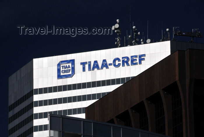 usa154: Denver, Colorado, USA: 1670 Broadway, TIAA-CREF, Teachers Insurance and Annuity Association - College Retirement Equities Fund - architects Kohn Pedersen Fox Associates PC - Colorado State Bank / 1600 Broadway in the foreground - photo by M.Torres - (c) Travel-Images.com - Stock Photography agency - Image Bank