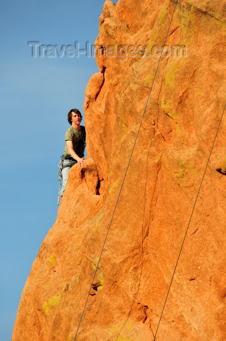 usa1552: Colorado Springs, El Paso County, Colorado, USA: Garden of the Gods - climber on the edge of a hogback - photo by M.Torres - (c) Travel-Images.com - Stock Photography agency - Image Bank