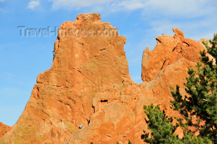 usa1554: Colorado Springs, El Paso County, Colorado, USA: Garden of the Gods - the 'Sleeping Giant' - unusual hogback formations - Lyons sandstone strata - photo by M.Torres - (c) Travel-Images.com - Stock Photography agency - Image Bank