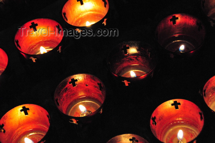 usa1565: Santa Fé, New Mexico, USA: candles burn at the Catholic Cathedral of Saint Francis of Assisi - photo by M.Torres - (c) Travel-Images.com - Stock Photography agency - Image Bank