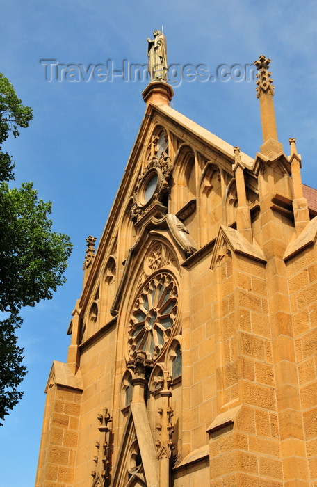 usa1567: Santa Fé, New Mexico, USA: Loretto Chapel - designed by French architect Antoine Mouly in the Gothic Revival style, inspired in the Sainte-Chapelle in Paris - Old Santa Fé Trail - photo by M.Torres - (c) Travel-Images.com - Stock Photography agency - Image Bank
