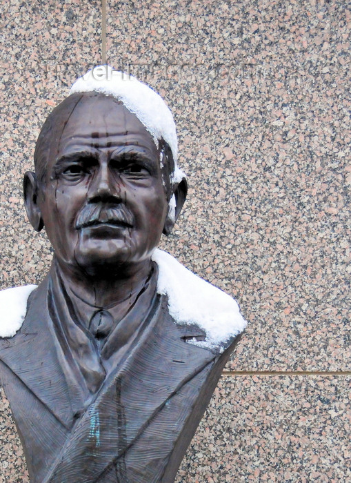 usa158: Mount Rushmore National Memorial, Pennington County, South Dakota, USA: bust of Gutzon Borglum, creator of the presidents' heads - member of the Freemasons and the Ku Klux Klan - sculpted by his son Lincoln Borglum - Black hills - photo by M.Torres - (c) Travel-Images.com - Stock Photography agency - Image Bank