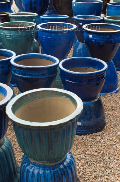 usa1581: Santa Fé, New Mexico, USA: blue vases - Mexican Pottery for sale at the Mercado Trading Post - photo by C.Lovell - (c) Travel-Images.com - Stock Photography agency - Image Bank