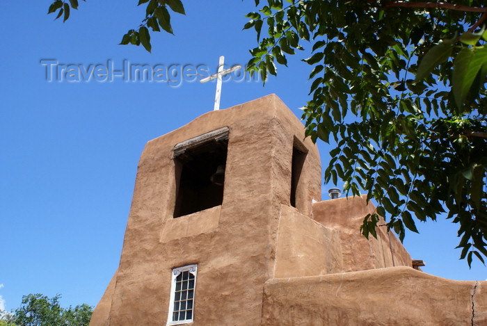 usa1583: Santa Fé, New Mexico, USA: San Miguel chapel - oldest church in the USA - adobe walls and altar built by the Spanish in 1610 using Tlaxcalan workers - Barrio De Analco Historic District - photo by A.Ferrari - (c) Travel-Images.com - Stock Photography agency - Image Bank