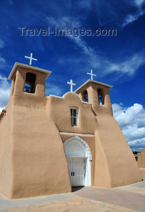 usa1585: Ranchos de Taos, Taos County, New Mexico, USA: San Francisco de Assisi Mission Church - built in adobe by the Spanish - photo by M.Torres - (c) Travel-Images.com - Stock Photography agency - Image Bank