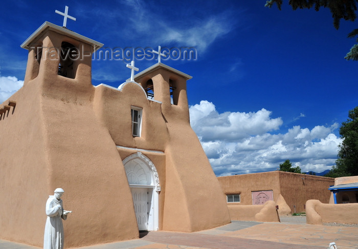 usa1590: Ranchos de Taos, Taos County, New Mexico, USA: San Francisco de Assisi Mission Church, the church in Georgia O'Keefe's paintings - photo by M.Torres - (c) Travel-Images.com - Stock Photography agency - Image Bank