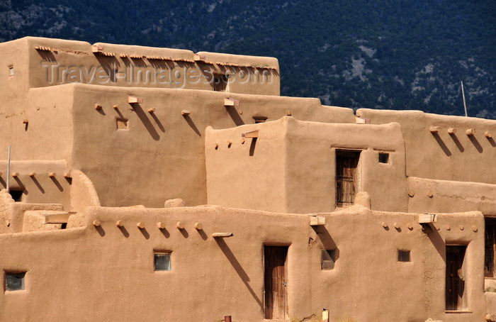usa1593: Pueblo de Taos, New Mexico, USA: homes are stepped back so that the roofs of the lower dwellings form terraces for those above - North Pueblo - photo by M.Torres - (c) Travel-Images.com - Stock Photography agency - Image Bank