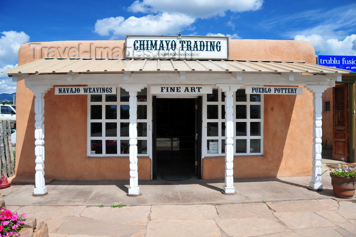 usa1598: Ranchos de Taos, Taos County, New Mexico, USA: Chimayo Trading souvenir shop - St. Francis Plaza - photo by M.Torres - (c) Travel-Images.com - Stock Photography agency - Image Bank