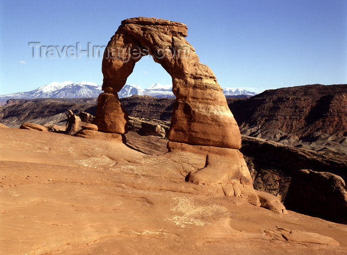 usa161: USA - Arches National Park (Utah): Delicate Arch - freestanding natural arch - shown in Utah license plates - attraction - landmark - near Moab - photo by J.Fekete - (c) Travel-Images.com - Stock Photography agency - Image Bank