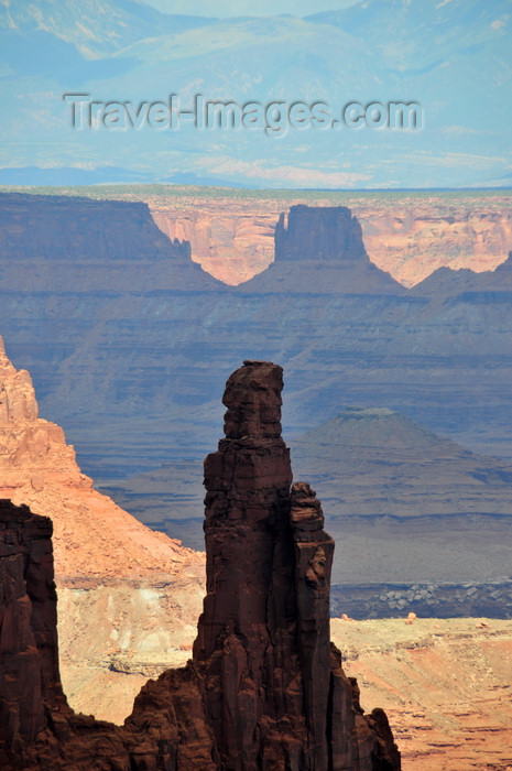 usa162: Canyonlands National Park, Utah, USA: rock pillar called 'Airport Tower', buttes and mesas - Shafer Canyon from Island in the Sky district - photo by M.Torres - (c) Travel-Images.com - Stock Photography agency - Image Bank