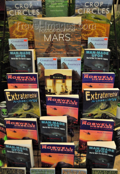 usa1621: Roswell, Chaves County, New Mexico, US: bookshop display - all the UFO mambo-jambo you may crave for, and more - photo by M.Torres - (c) Travel-Images.com - Stock Photography agency - Image Bank