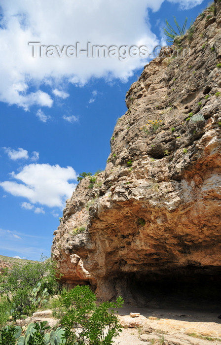 usa1623: Living Desert State Park, New Mexico, USA: Chihuahuan desert - Indian Rock Shelter - north-facing cave providing a shady spot on hot days - photo by M.Torres - (c) Travel-Images.com - Stock Photography agency - Image Bank