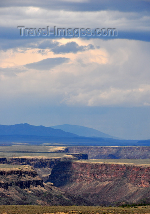 usa1626: Taos County, New Mexico, USA: canyon of the Rio Grande River - photo by M.Torres - (c) Travel-Images.com - Stock Photography agency - Image Bank