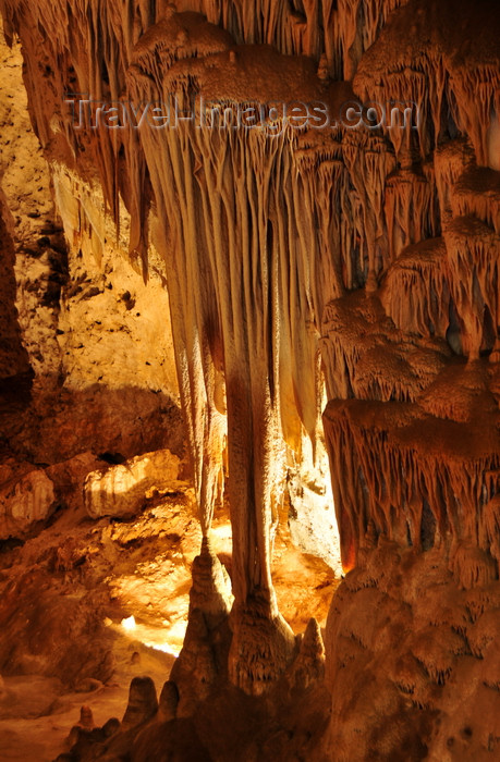 usa1636: Carlsbad Caverns, Eddy County, New Mexico, USA: drapery forming a column - speleothems - photo by M.Torres - (c) Travel-Images.com - Stock Photography agency - Image Bank