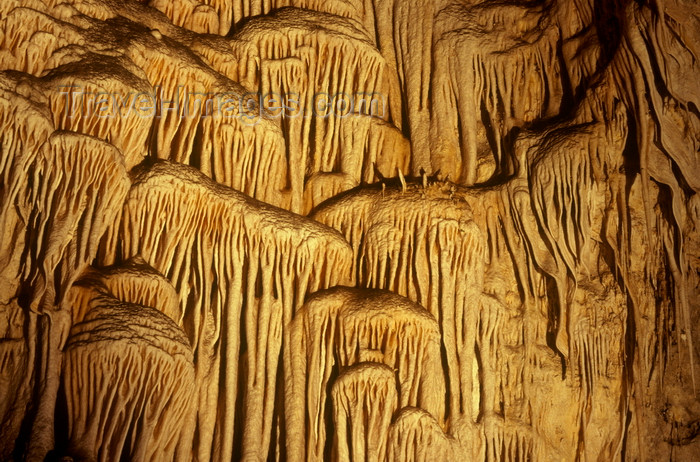 usa1638: Carlsbad Caverns, Eddy County, New Mexico, USA: limestone formations - travertine drapery flow - speleothems - Carlsbad Caverns National Park - photo by C.Lovell - (c) Travel-Images.com - Stock Photography agency - Image Bank