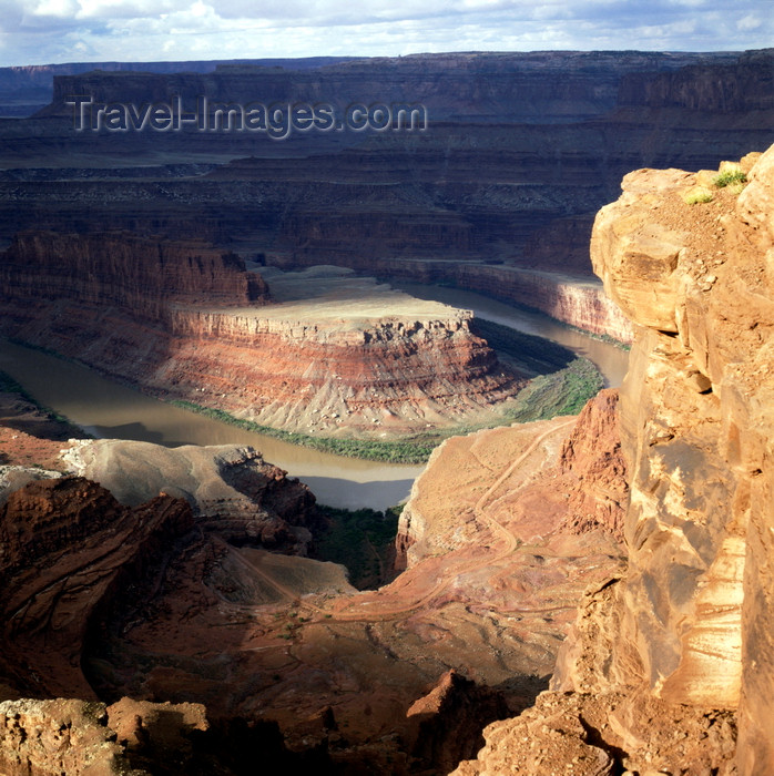 usa1641: Dead Horse Point State Park, Utah, USA: dramatic meander cum canyon of the Colorado River, seen from Canyonlands National Park - photo by J.Fekete - (c) Travel-Images.com - Stock Photography agency - Image Bank