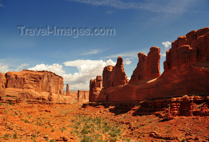 usa1657: Arches National Park, Utah, USA: Park Avenue trail - geologic 'skyscrapers' - awe-inspiring formations - photo by M.Torres - (c) Travel-Images.com - Stock Photography agency - Image Bank