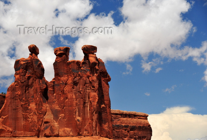 usa1668: Arches National Park, Utah, USA: Courthouse Towers - The Three Gossips rock pillars - photo by M.Torres - (c) Travel-Images.com - Stock Photography agency - Image Bank