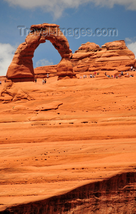 usa1680: Arches National Park, Utah, USA: Delicate Arch on its red sandstone cliff - photo by M.Torres - (c) Travel-Images.com - Stock Photography agency - Image Bank