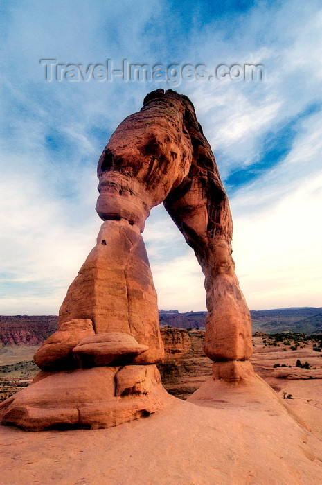 usa1684: Arches National Park, Utah, USA: Delicate Arch - depicted on Utah license plates - photo by B.Cain - (c) Travel-Images.com - Stock Photography agency - Image Bank