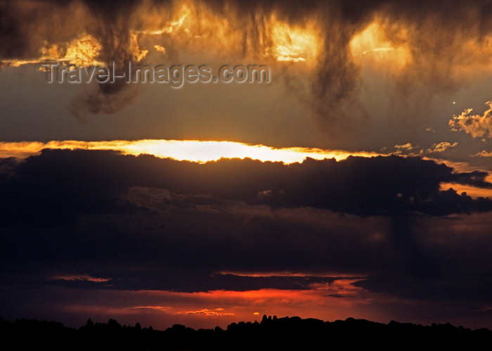 usa1693: Arches National Park, Utah, USA: rain dissipates before it hits the ground during a spectacular sunset - photo by C.Lovell - (c) Travel-Images.com - Stock Photography agency - Image Bank