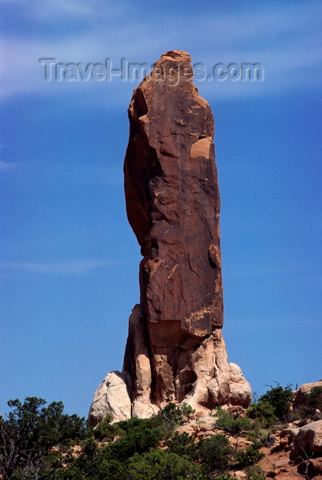 usa1699: Arches National Park, Utah, USA: Dark Angel - a free-standing sandstone pillar - Devil's Garden Trail - photo by C.Lovell - (c) Travel-Images.com - Stock Photography agency - Image Bank