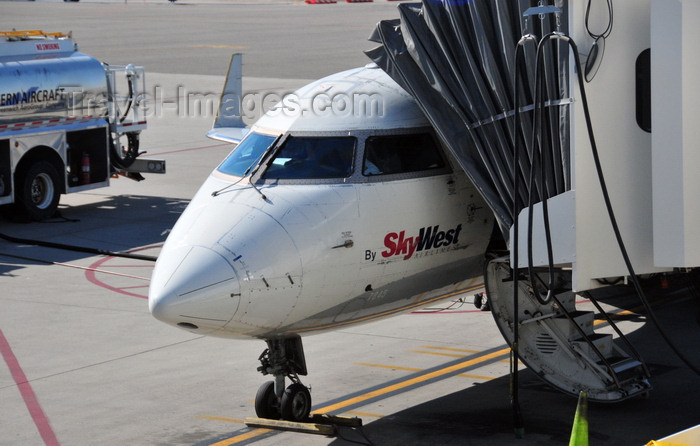 usa1704: Boise, Idaho, USA: SkyWest Airlines Bombardier CRJ-200ER operating for United Express - cn 7845 N465SW - Boise Airport - Gowen Field - BOI - photo by M.Torres - (c) Travel-Images.com - Stock Photography agency - Image Bank