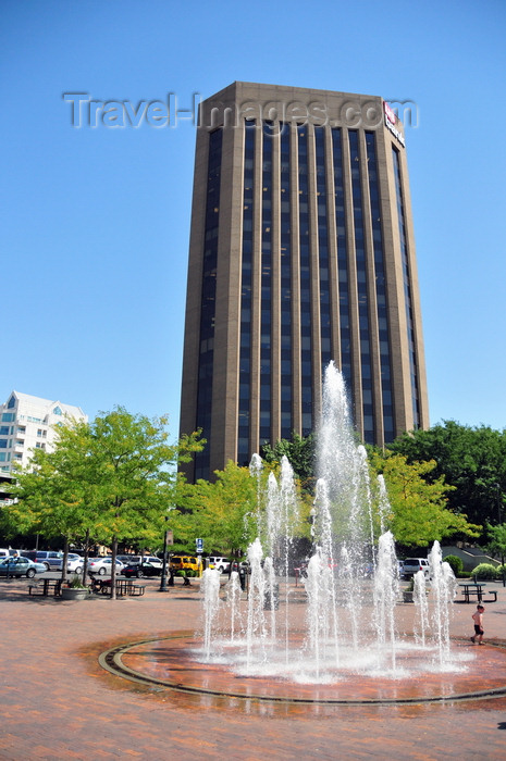 usa1744: Boise, Idaho, USA: US Bank Plaza tower and fountain in Grove Plaza - photo by M.Torres - (c) Travel-Images.com - Stock Photography agency - Image Bank