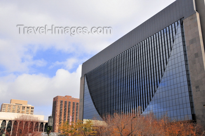 usa1772: Minneapolis, Minnesota, USA: Marquette Plaza - Ninth Federal Reserve Bank Building - Cancer Survivors' Plaza - Gunnar Birkerts Architects - modernism - 232-260 Marquette Avenue, Gateway District, Downtown West - photo by M.Torres - (c) Travel-Images.com - Stock Photography agency - Image Bank