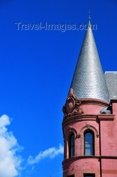 usa1781: Burlington, Vermont, USA: conical roof at the Citizens Bank, former Burlington Savings Bank  - corner of St Paul and College Street - photo by M.Torres - (c) Travel-Images.com - Stock Photography agency - Image Bank