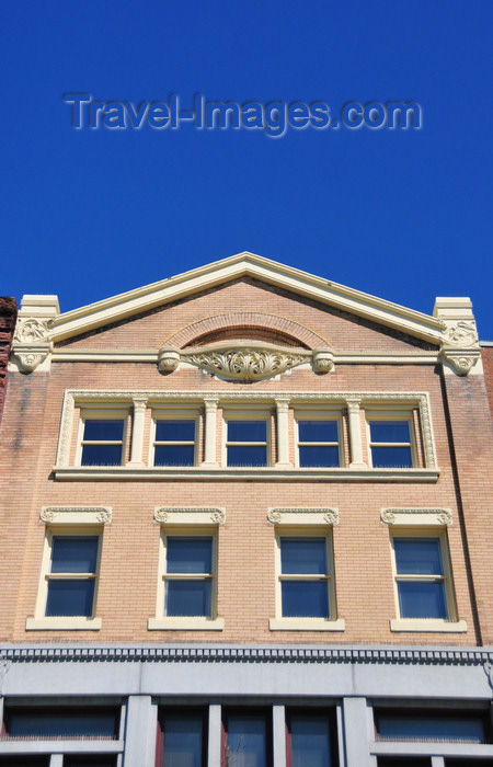 usa1783: Burlington, Vermont, USA: elegant commercial building on College Street,- photo by M.Torres - (c) Travel-Images.com - Stock Photography agency - Image Bank