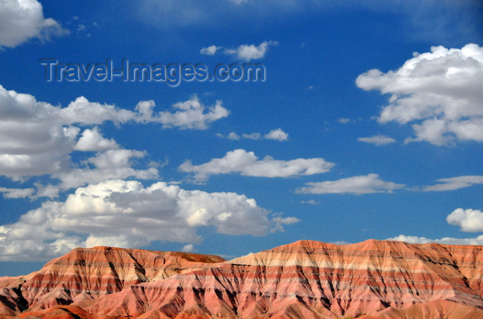 usa179: Painted Desert, Arizona, USA: parallel strata with intense colors - red, yellow and gray colored bands of theTriassic Chinle Formation - Navajo Nation - photo by M.Torres - (c) Travel-Images.com - Stock Photography agency - Image Bank